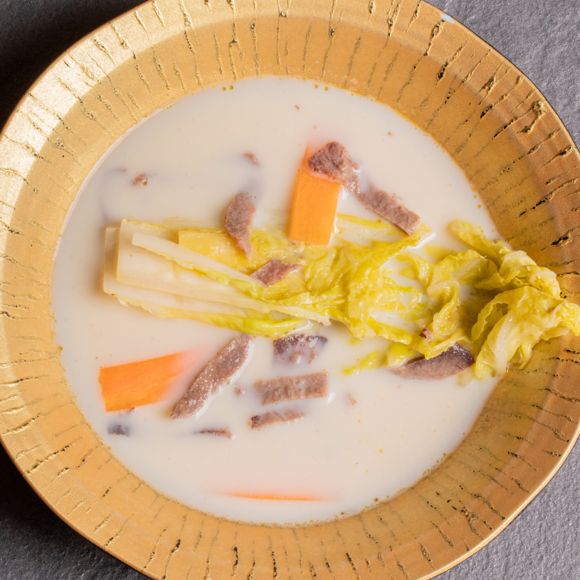 テールと白菜の豆乳スープ